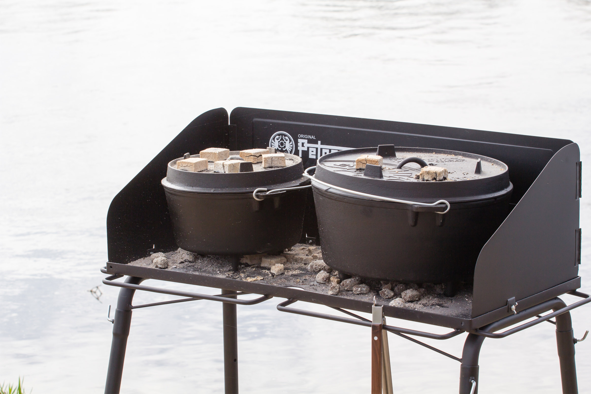 Dutch Oven Table FE90