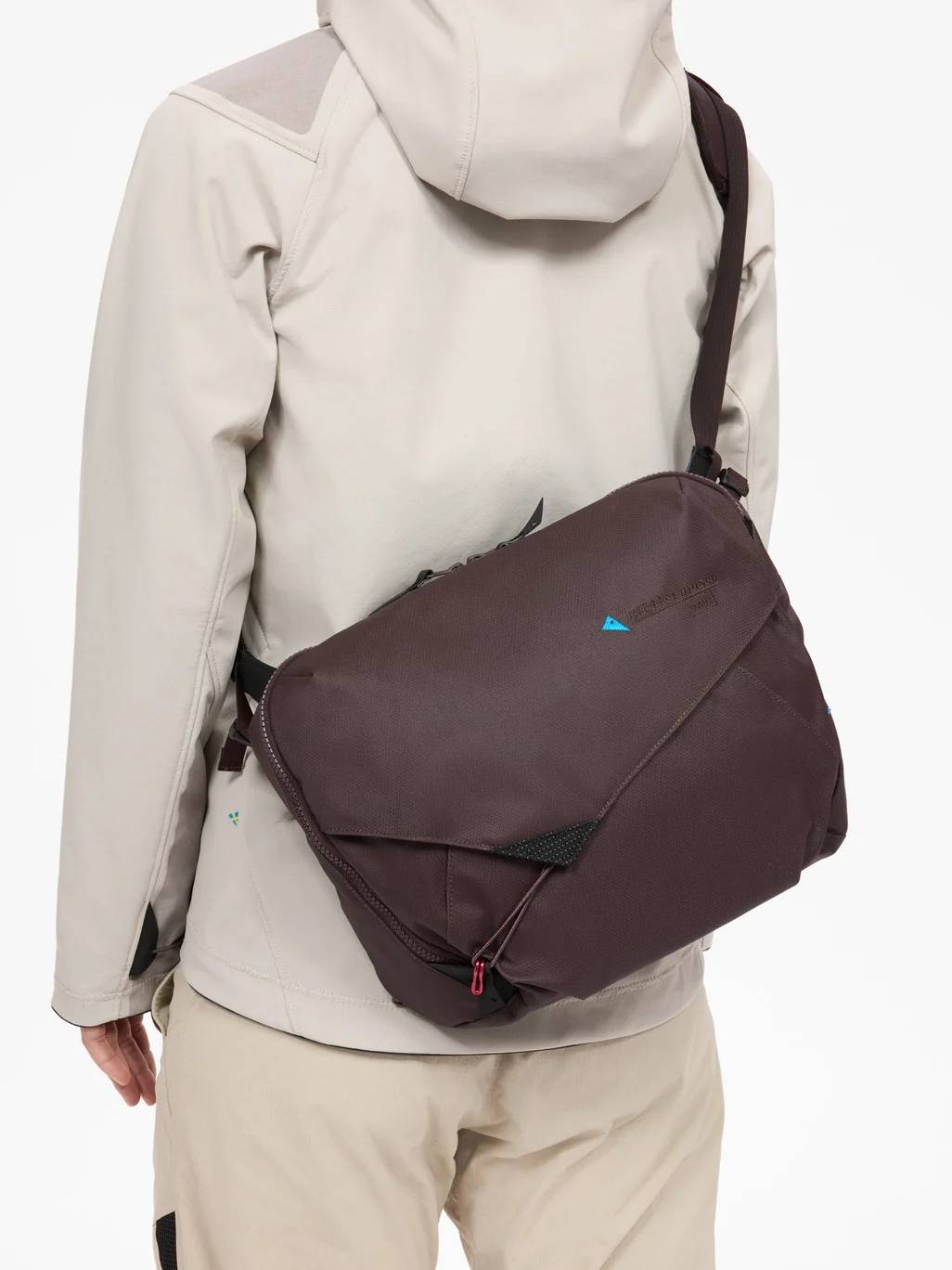 Gaut Messenger Bag
