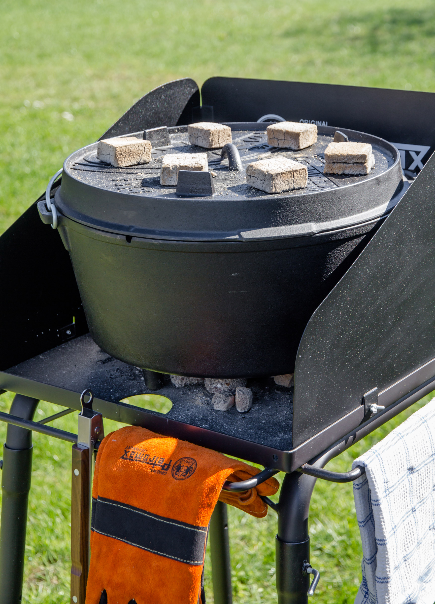 Dutch Oven Table FE45