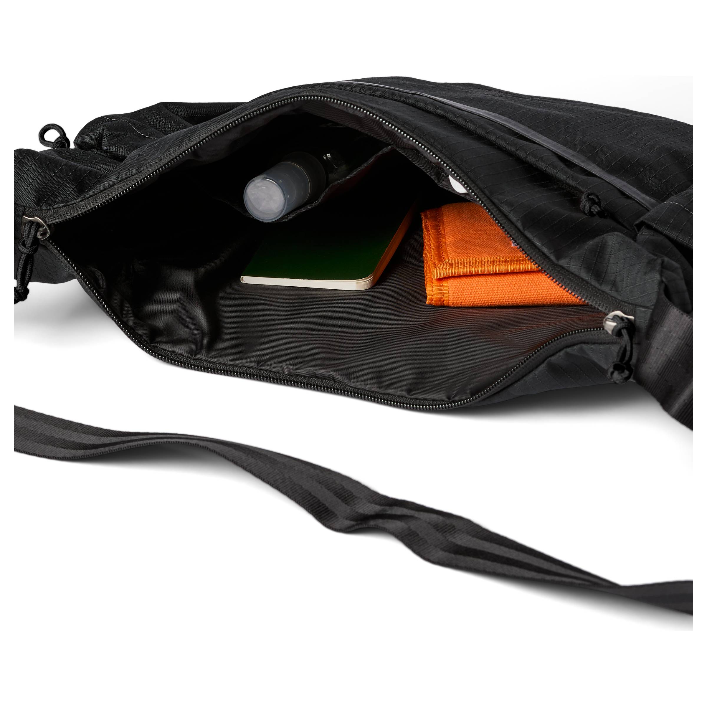 Viaje 9L Shoulder Bag