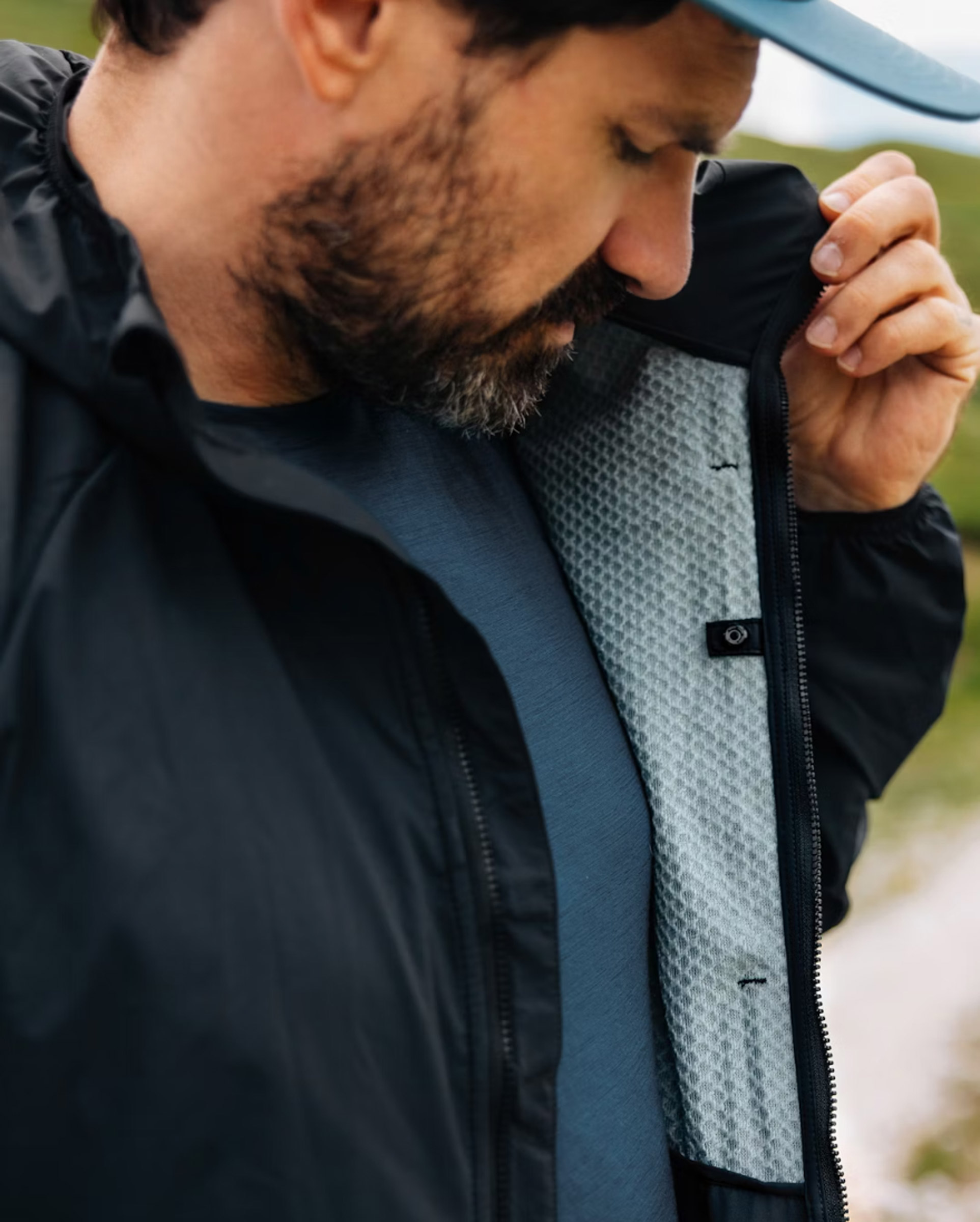 Tived Light Windbreaker Jacket