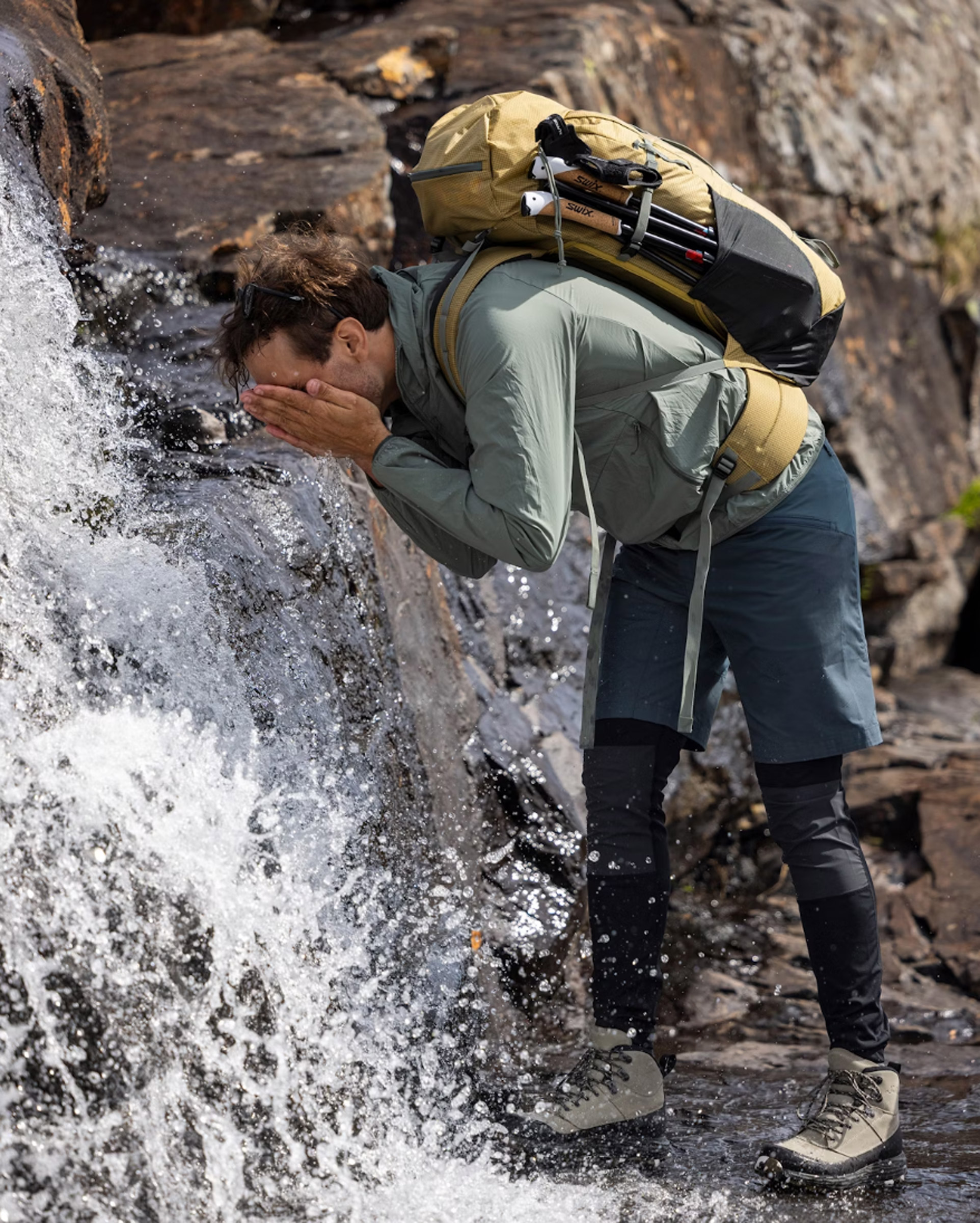 Tived Light Windbreaker Jacket