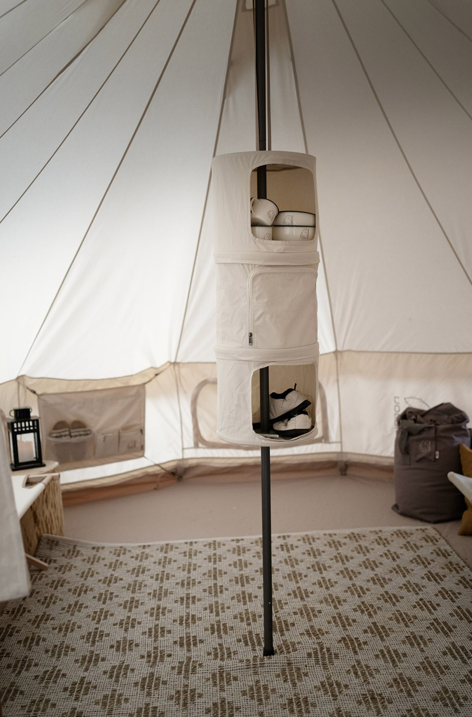 Møn Pole Organizer