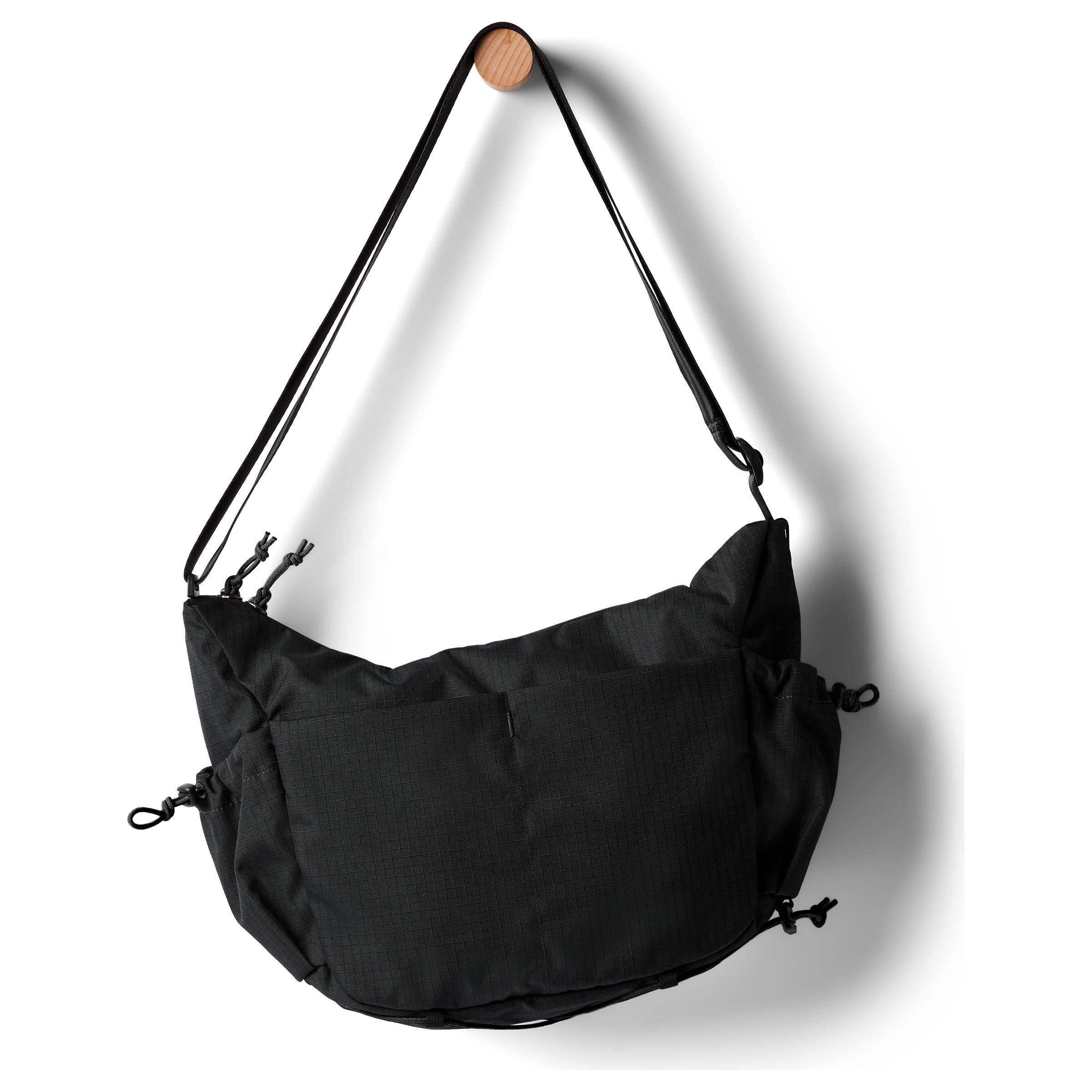 Viaje 9L Shoulder Bag