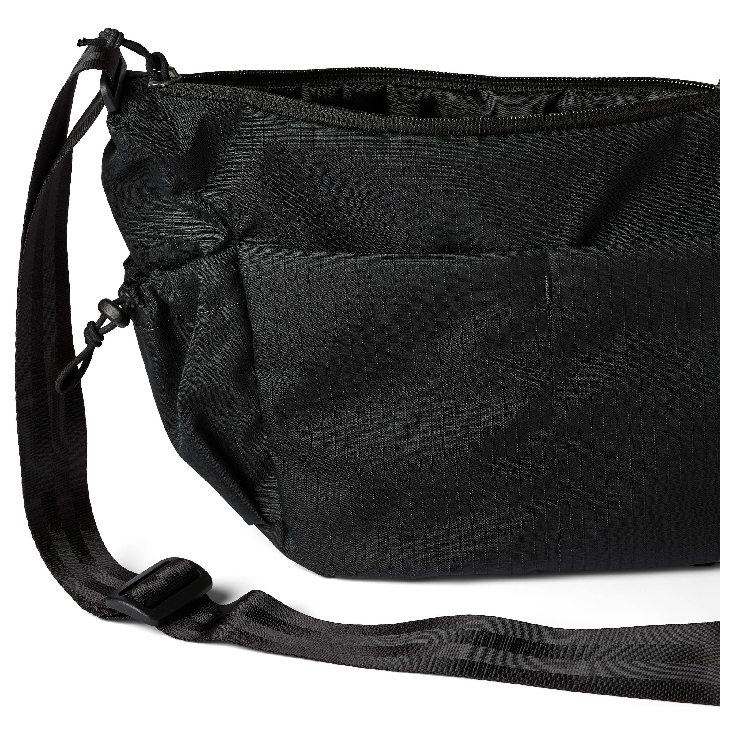 Viaje 9L Shoulder Bag