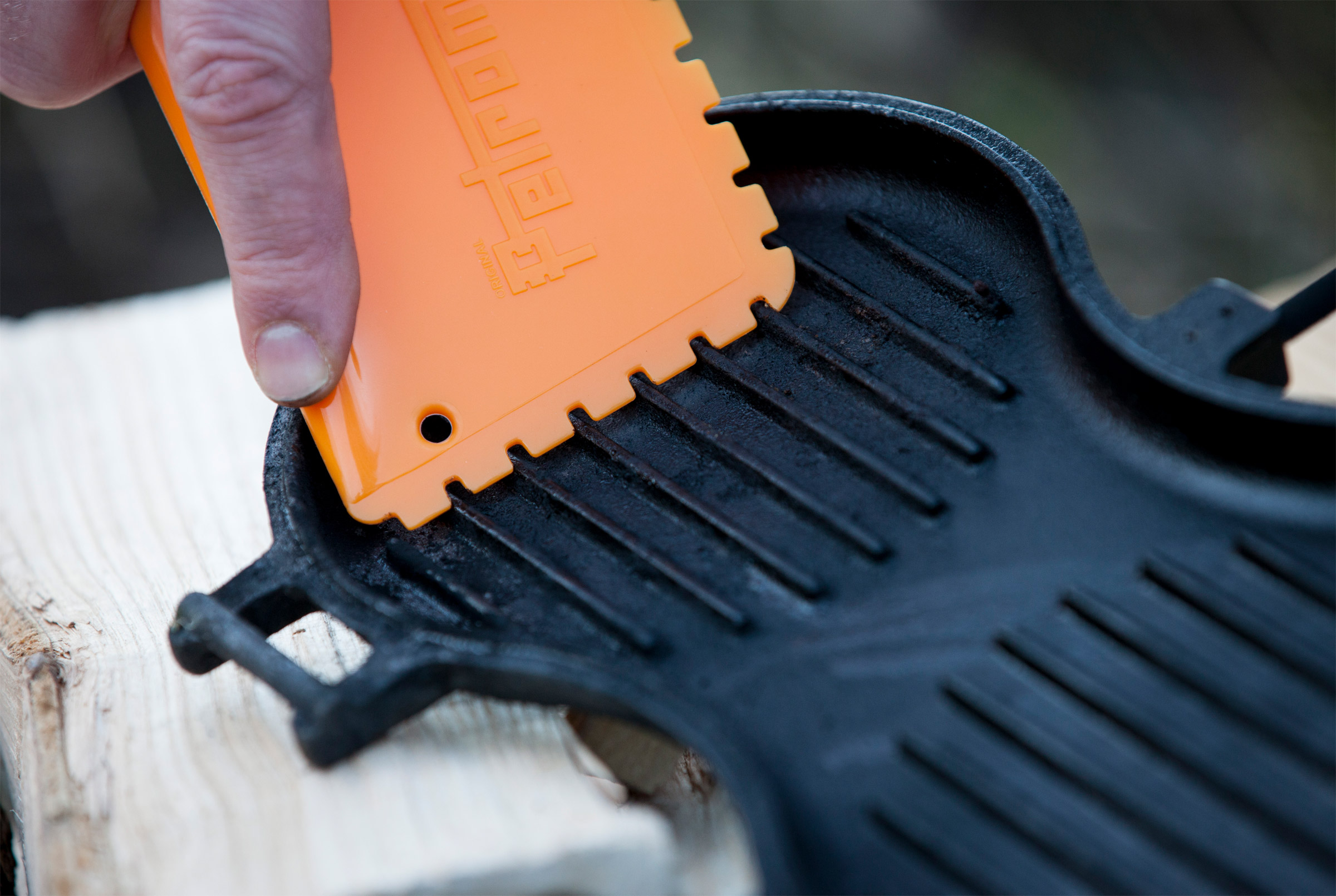 Scraper with Ridges for Cast Iron