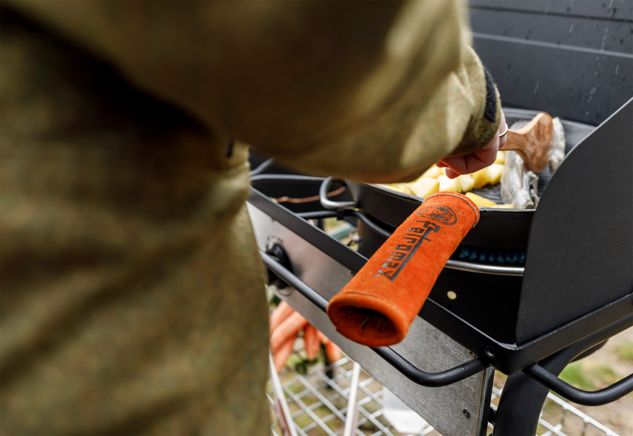 Aramid Handle Cover for Fire Skillets