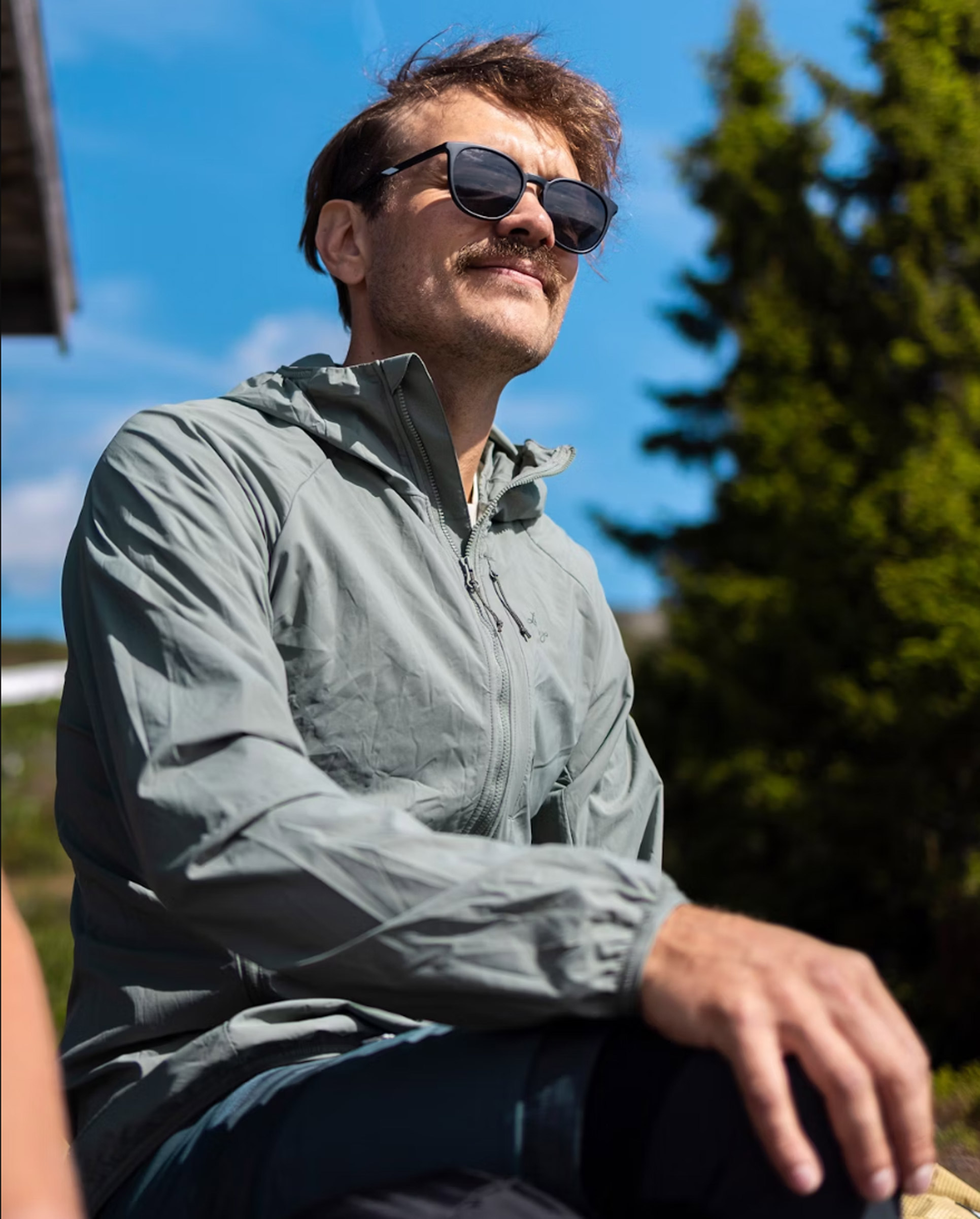 Tived Light Windbreaker Jacket