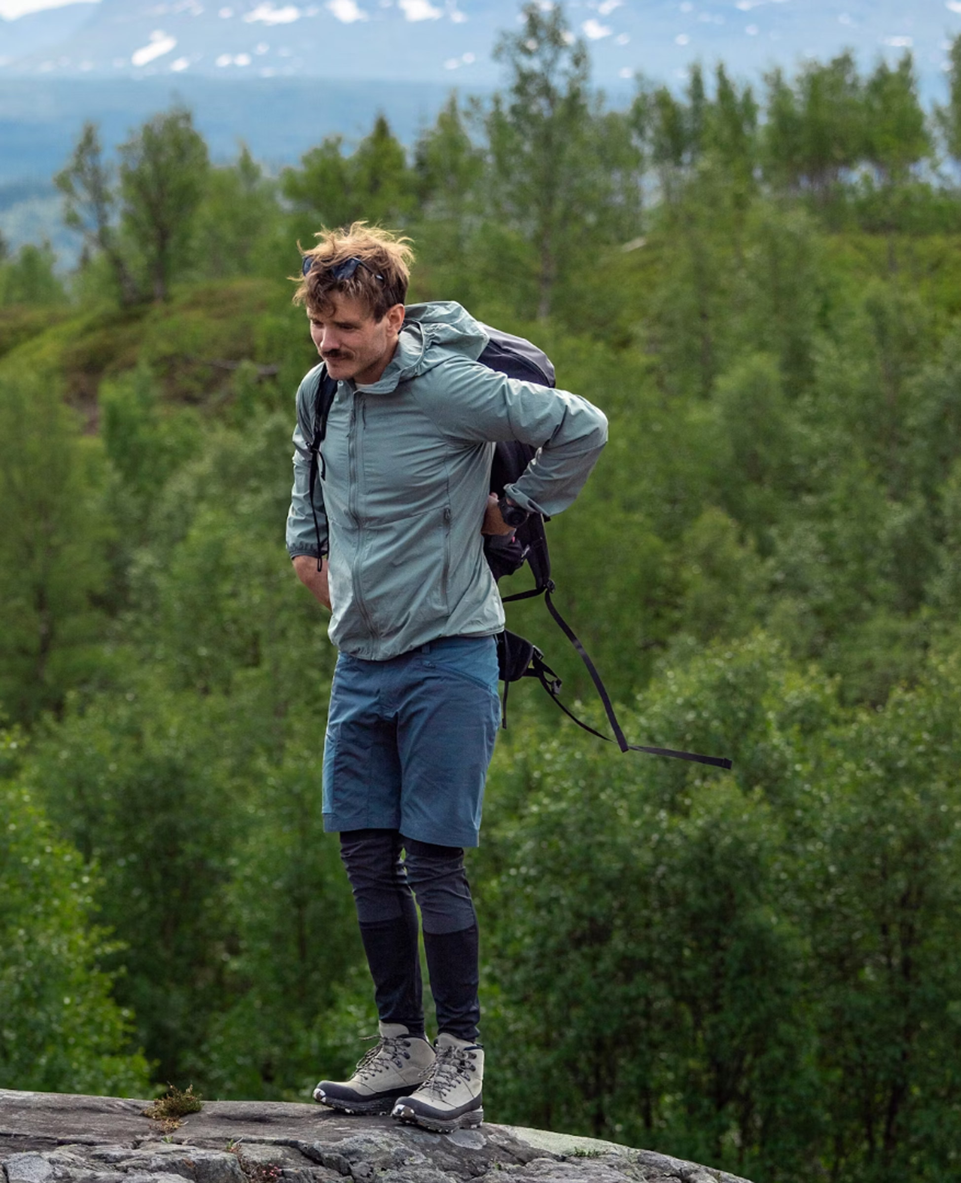 Tived Light Windbreaker Jacket