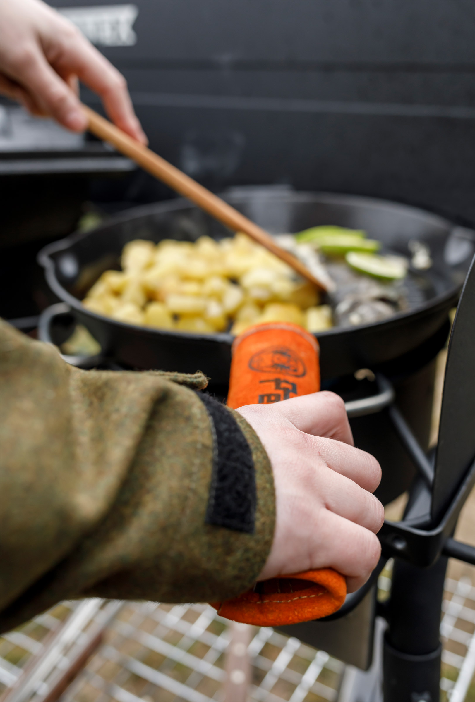 Aramid Handle Cover for Fire Skillets