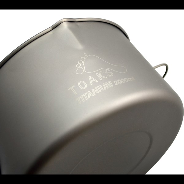 Titanium 2000 ml Pot with Bail Handle