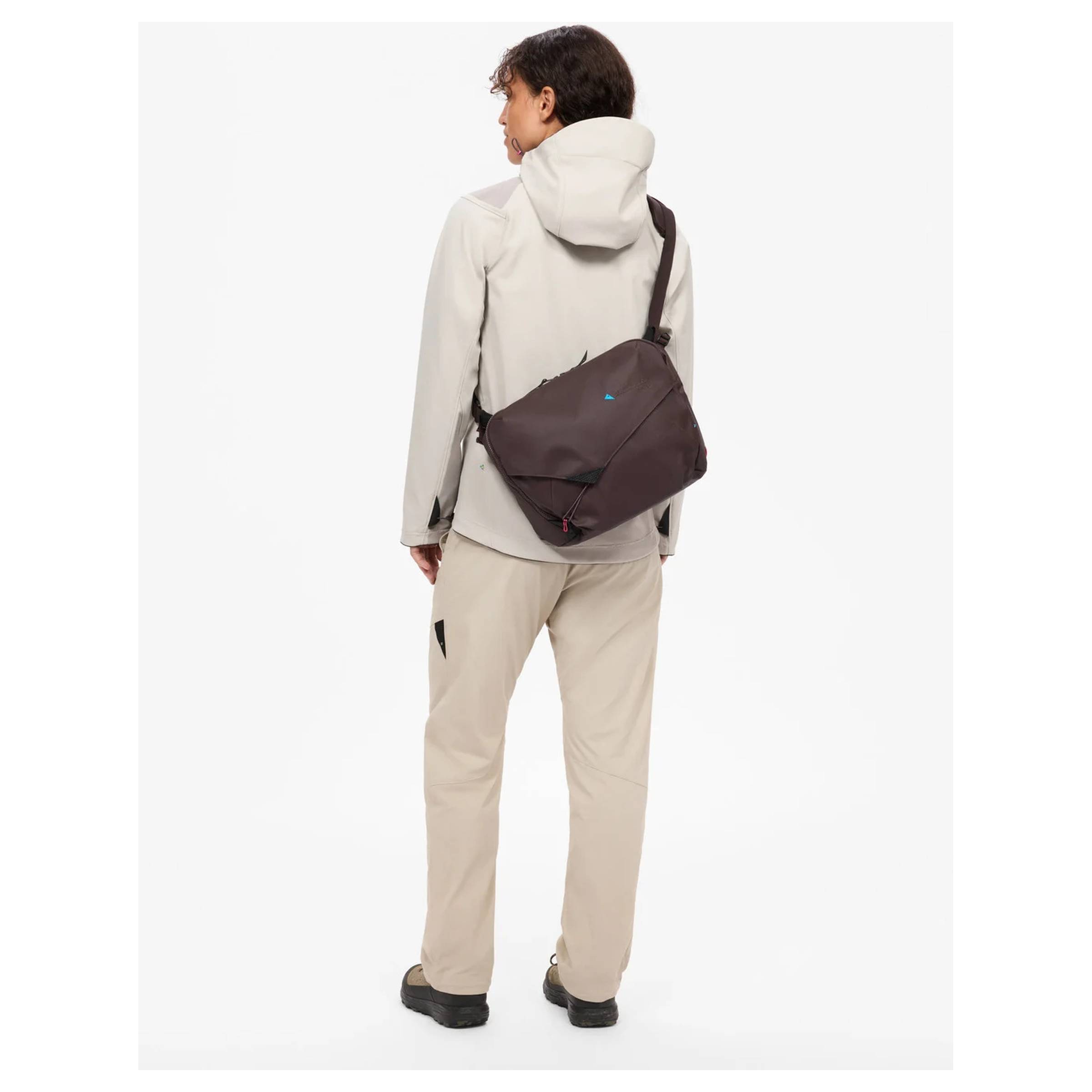 Gaut Messenger Bag
